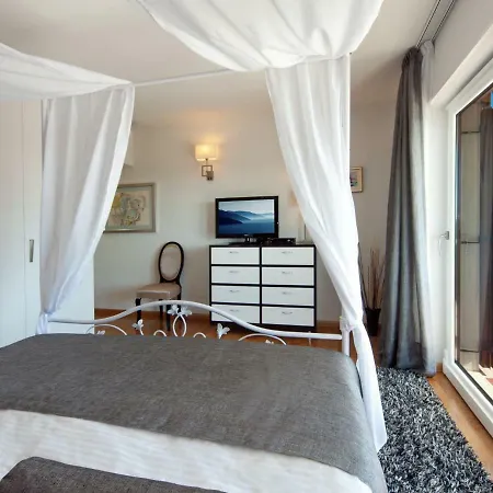 Vlastelini By Interhome