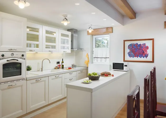 Vlastelini By Interhome *